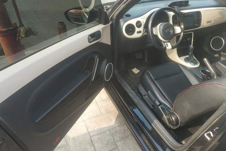 Used Volkswagen Beetle 2018 180TSI Joyful Orange Edition
