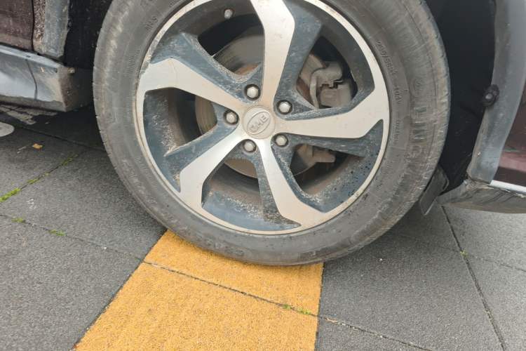 Used BYD S7 2015 2.0T Upgraded Automatic Luxury Version Right Front Wheel Hub