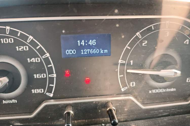 Used SAIC MAXUS Xintu V80 2019 2.5T Classic Edition 6-Speed Manual – Aoyuntong Modified Version Short Wheelbase Mid-Height Roof 5/6 Seats
