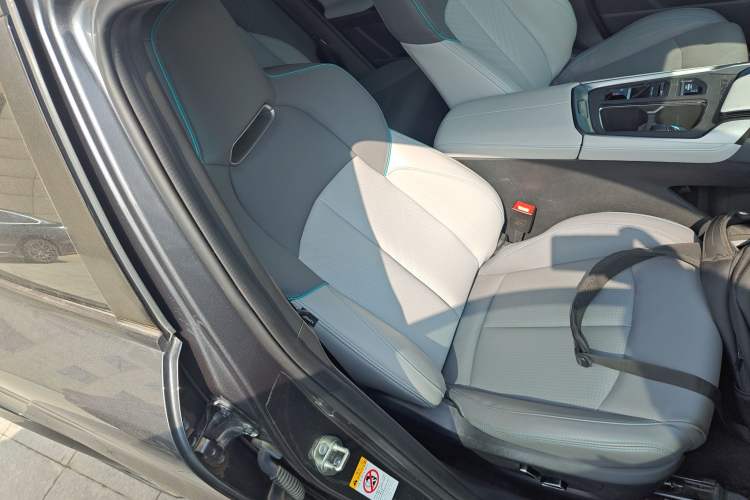 Used CHANGAN UNI-T 2023 2nd Generation 1.5T Flagship Version Right Front Seat