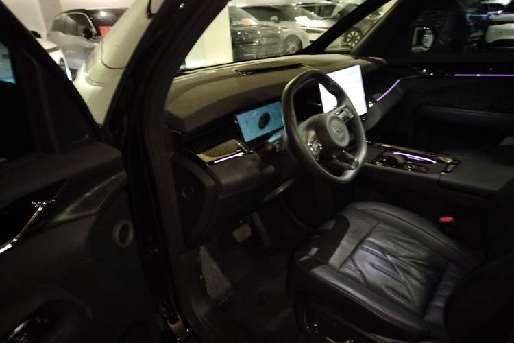 Used Zeekr 009 2024 7-Seater Aisle Version 108 kWh
