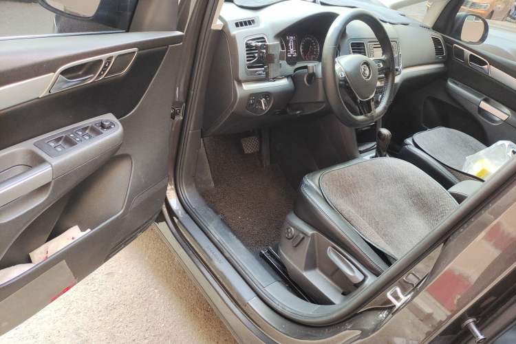 Used Volkswagen Sharan 2018 380TSI Luxury 6-Seater Driver Seat