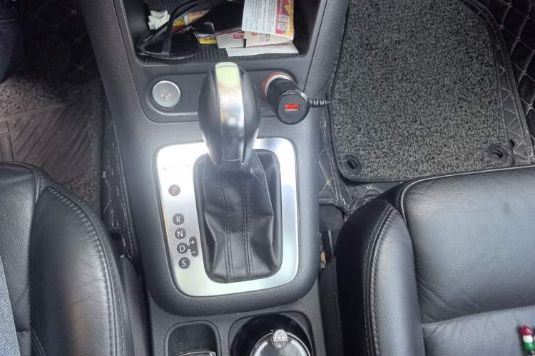 Used Volkswagen Tiguan 2012 2.0 TSI Automatic All-Wheel Drive Elite Edition Gear Lever
