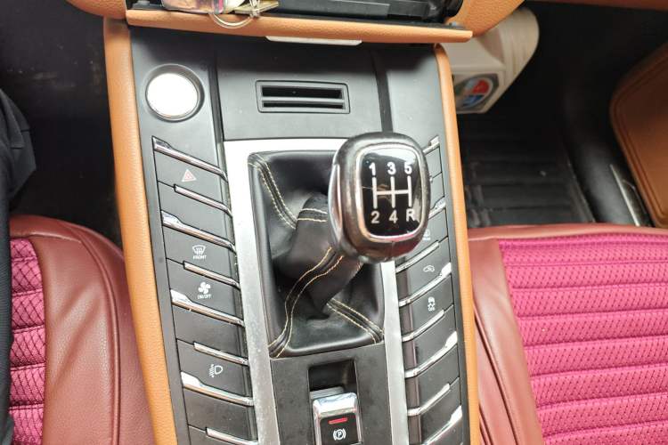 Used Zotye SR9 2017 2.0T Manual "Ultimate Road" Edition Gear Lever