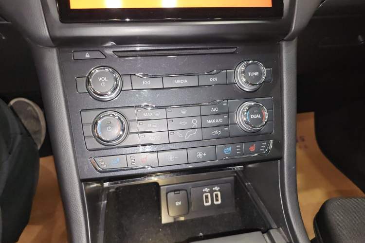 Used Ford Taurus 2018 EcoBoost 245 Fashion Edition China V Standard Audio And AC Panel