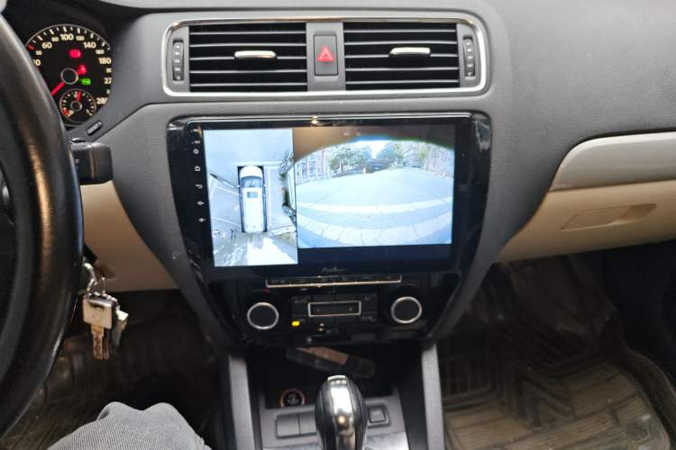 Used Volkswagen Sagitar 2012 1.4TSI Automatic Luxury Edition Audio And AC Panel