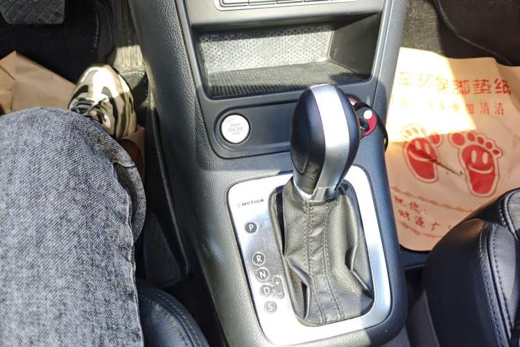 Used Volkswagen Tiguan 2013 2.0 TSI Automatic All-Wheel-Drive Flagship Edition Gear Lever