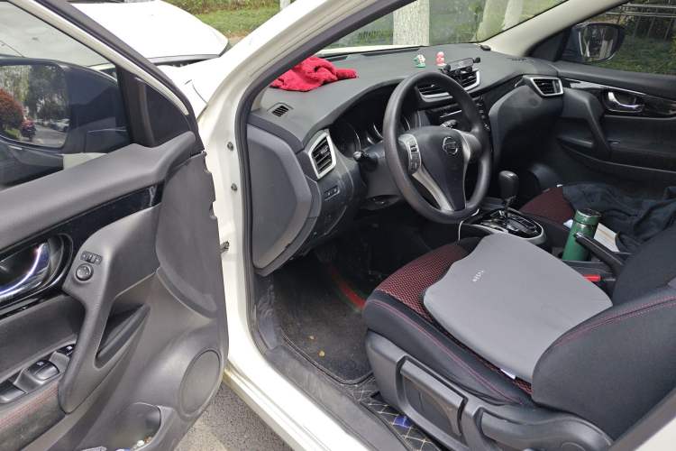 Used Nissan Qashqai 2016 2.0L CVT Elite Edition Driver Seat