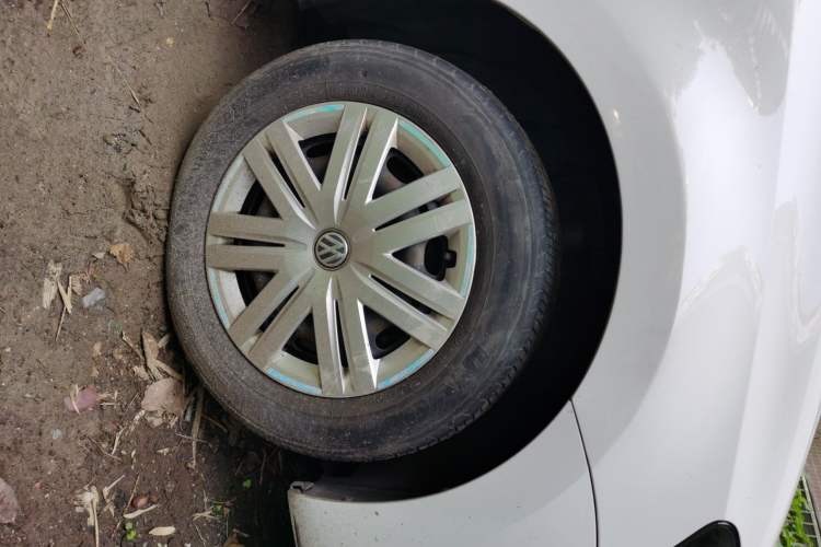 Used Volkswagen Polo 2016 1.4L Manual Fashion Model Right Front Wheel Hub