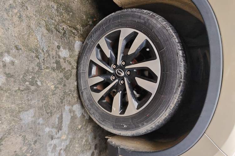 Used GAC Trumpchi GS4 2018 235T Automatic Two-Wheel Drive Elite Edition Right Front Wheel Hub