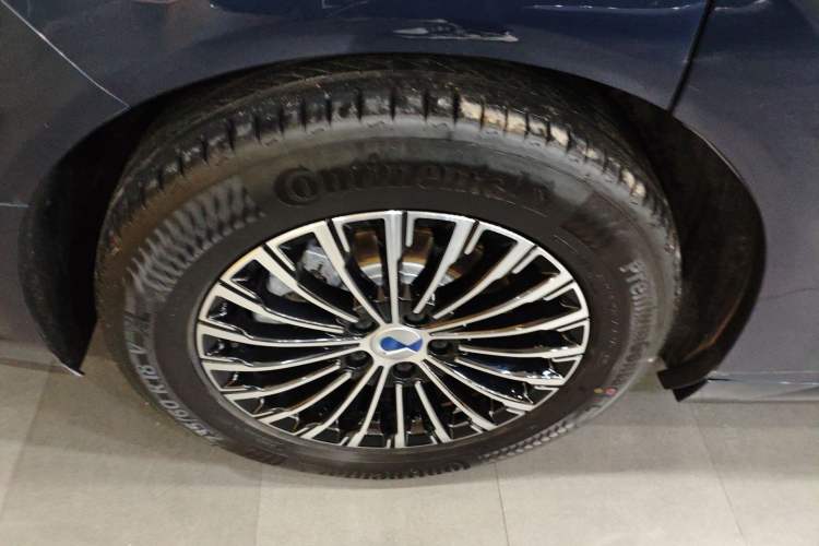 Used Denza D9 2025 DM-i Intelligent Drive 1020 Four-Wheel Drive Prestige Model
