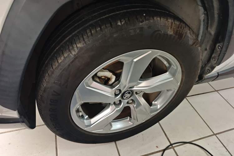 Used Toyota RAV4 2020 2.0L CVT Two-Wheel Drive Fashion Edition Left Front Wheel Hub