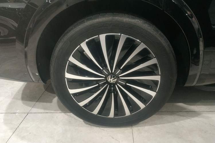 Used Volkswagen Viloran 2024 380TSI Premium Edition Exterior 5