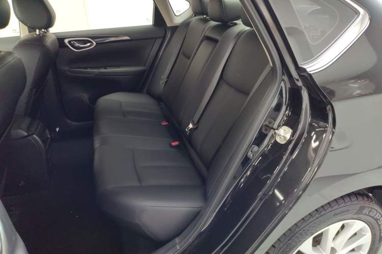 Used Nissan Sylphy 2019 1.6XV CVT Smart Connect Luxury Edition China VI Standard Left Rear Seat