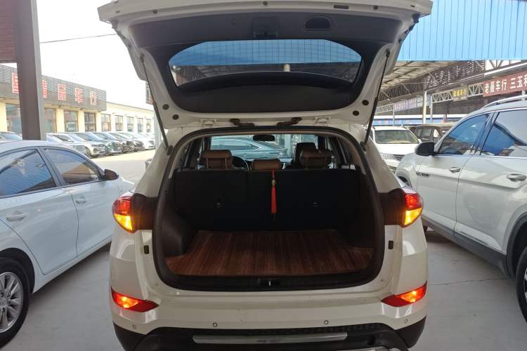 Used Hyundai Tucson 2015 1.6T Dual-Clutch Two-Wheel-Drive Smart Model Trunk