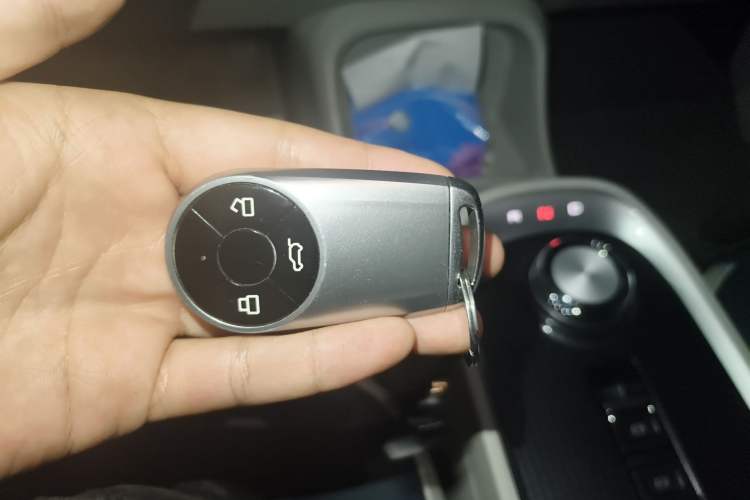 Used ORA Good Cat 2021 400km Standard Range Venus Edition Lithium-Ion Battery Vehicle Key