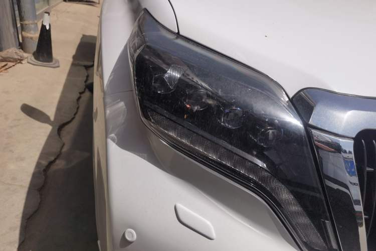 Used Toyota Prado 2010 4.0L Automatic VX NAVI Right Front Headlight