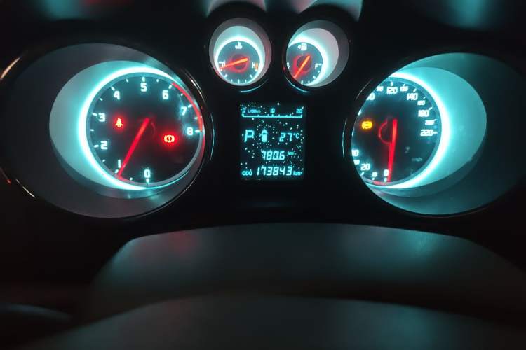 Used CHANGAN CS35 2012 1.6L Automatic Luxury Version China IV Standard
