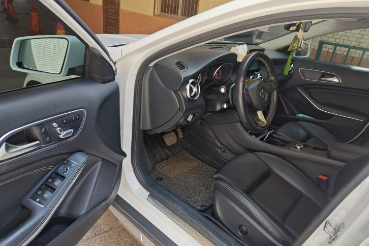 Used Mercedes-Benz GLA 2018 GLA 200 Sport Edition Driver Seat