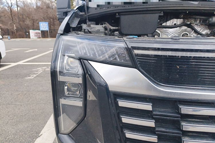 Used Sinotruk Pioneer V 2025 Multi-Function PRO Version 2.0T Automatic Short Wheelbase Low Roof Right Front Headlight