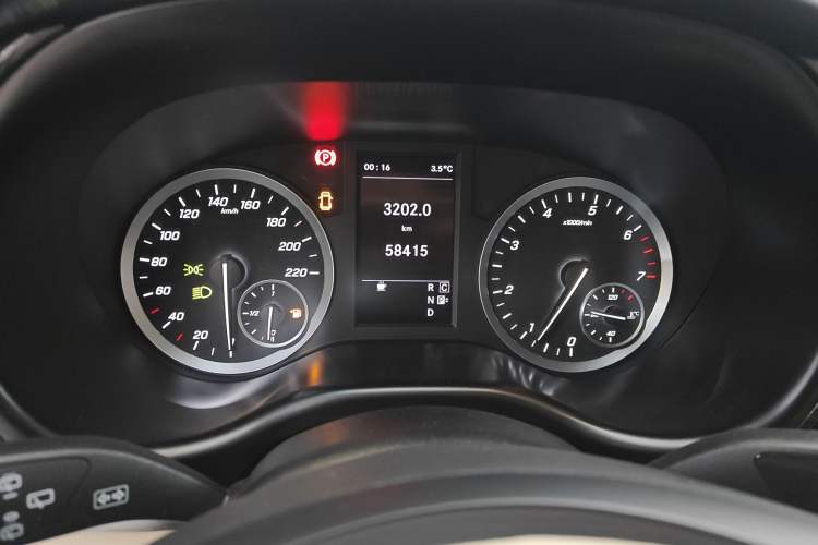 Used Mercedes-Benz Vito 2018 2.0T Elite Version 7 Seats China VI Emission Standard