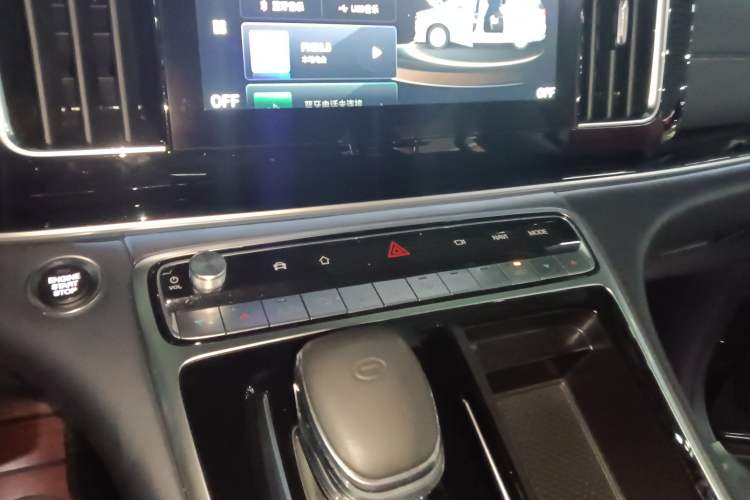 Used GAC Trumpchi M8 2021 Master Series 390T Ultimate Edition Audio And AC Panel