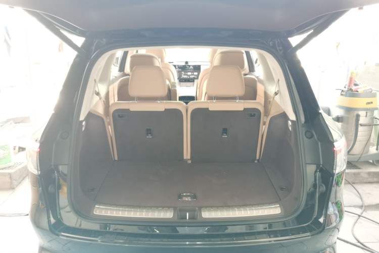 Used Hima AITO M8 2025 Extended-Range Max+ Version 53.4 kWh 6-Seater Edition Trunk