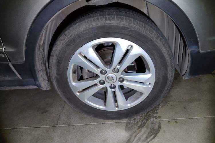 Used CHANGAN OSHAN CX70 2016 1.6L Manual Luxury Model Right Front Wheel Hub