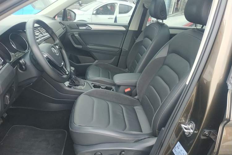 Used Volkswagen Tiguan L 2017 330TSI Automatic Two-Wheel Drive Luxury Edition Left Front Seat