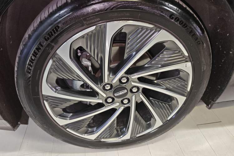 Used Lincoln Z 2025 2.0T Zunyi Hybrid Version Left Front Wheel Hub