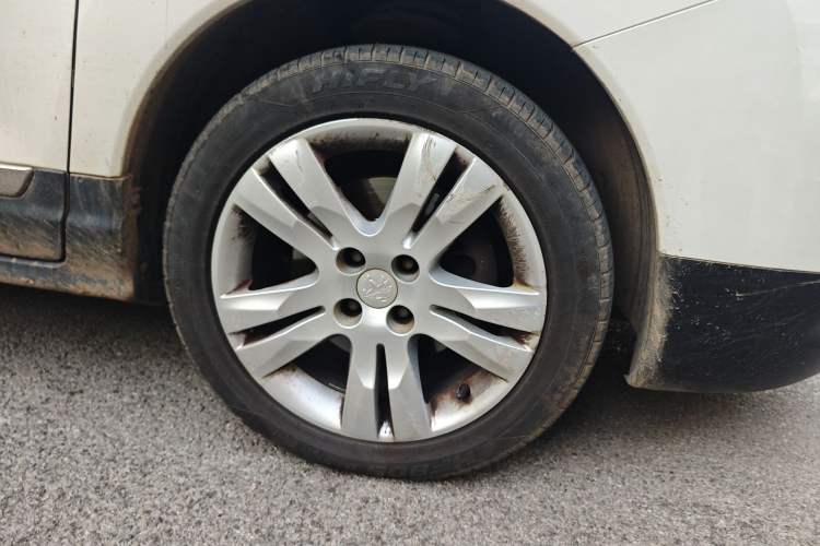 Used Peugeot 3008 2015 1.6THP Automatic Trend Edition Right Front Wheel Hub