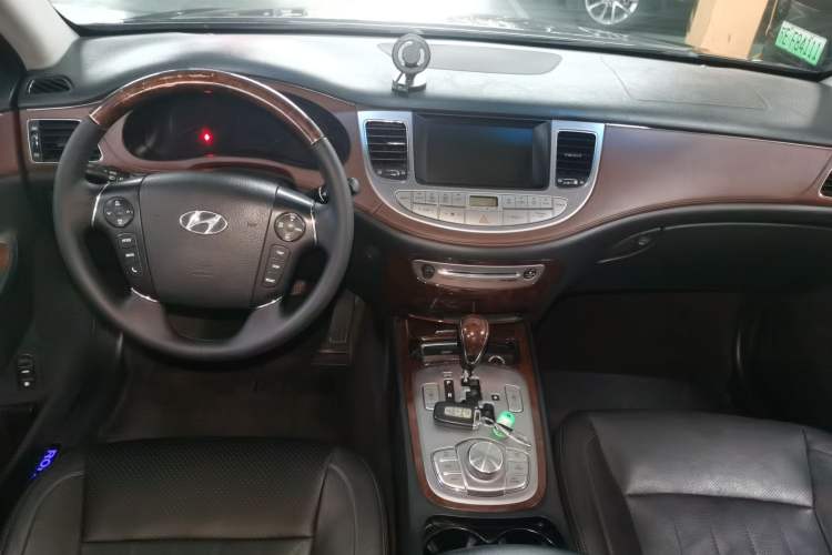 Used Hyundai Genesis 2012 3.3L GDI Prestige Edition
