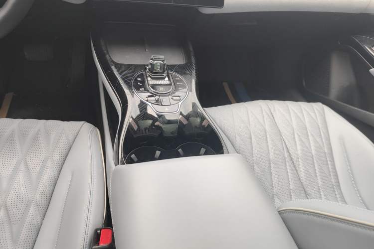 Used BYD Seal 2022 550 km Standard Range Rear-Wheel Drive Elite Version Gear Lever