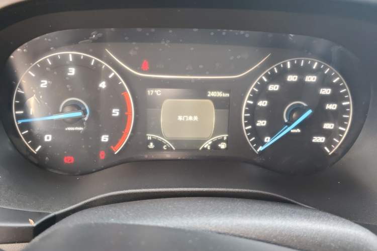 Used JMC Fushun 2023 2.0T Manual Short-Wheelbase Low-Roof Commercial Multi-Purpose Passenger Vehicle 6 Seats with Dual-Opening Tailgate