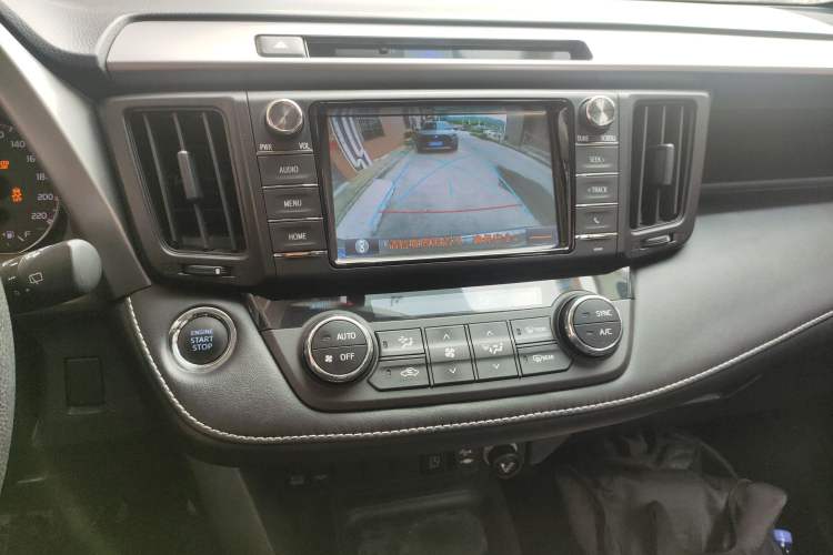 Used Toyota RAV4 2019 2.0L CVT Two-Wheel Drive Fashion X Limited Edition China VI Standard Audio And AC Panel