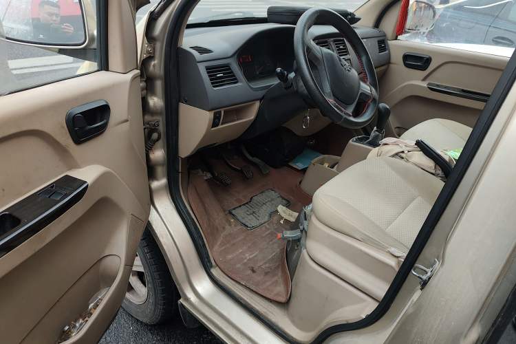 Used Wuling Rongguang 2014 1.5L S Standard Version