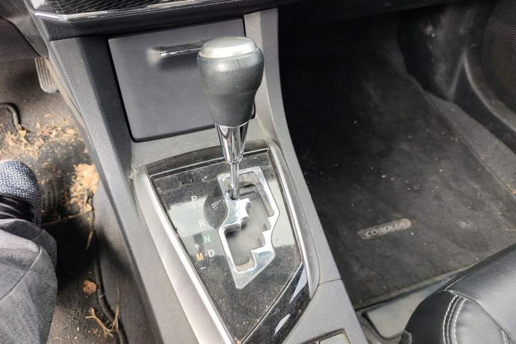 Used Toyota Corolla 2014 1.6L CVT GL-i Leather Edition Gear Lever