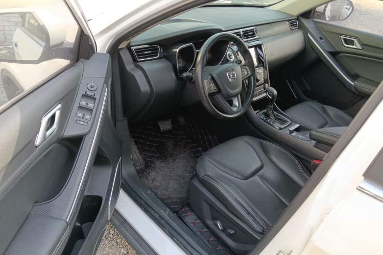 Used JMC Yusheng S330 2016 1.5L GTDi Automatic Two-Wheel Drive Fashion Edition