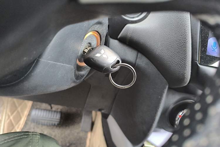 Used Mitsubishi ASX 2013 2.0L CVT Two-Wheel Drive Elite Edition Vehicle Key