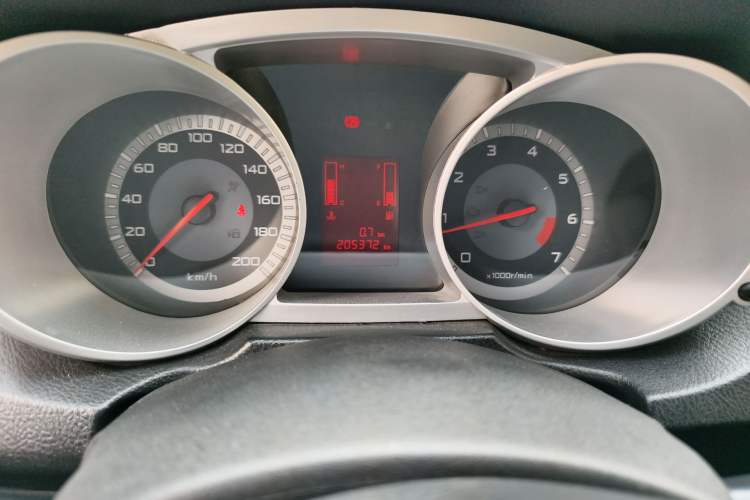 Used Land X8 2014 Explorer Edition 2.0L Urban Pioneer Version Odometer Close Up