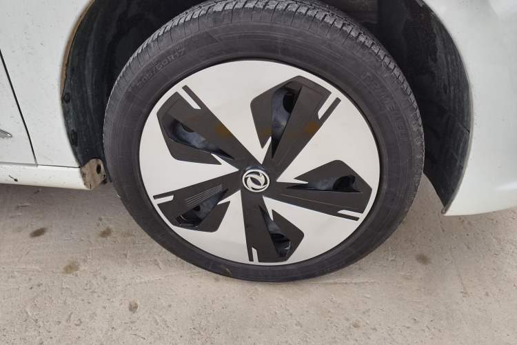 Used Dongfeng Aeolus E70 2021 Revised Version 2 500 Ultra-Comfort Edition Right Front Wheel Hub