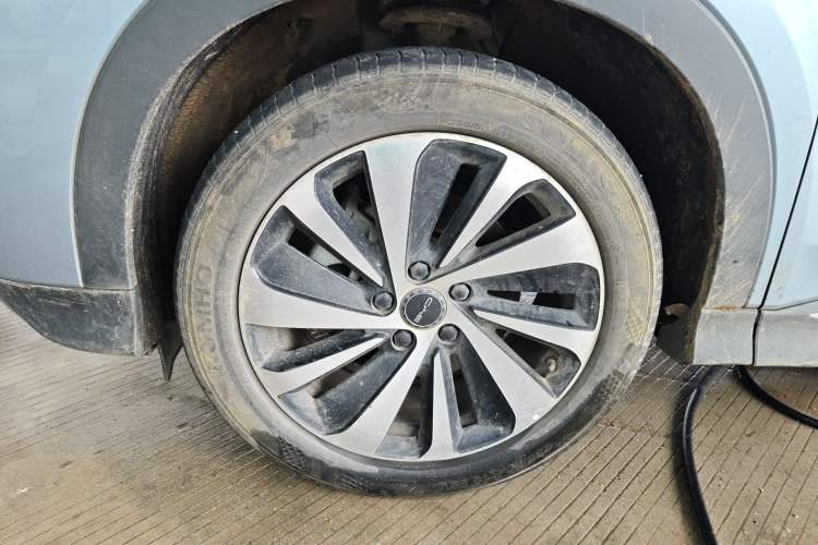 Used BYD Song PLUS New Energy 2023 Champion Edition DM-i 110KM Flagship Model Left Front Wheel Hub