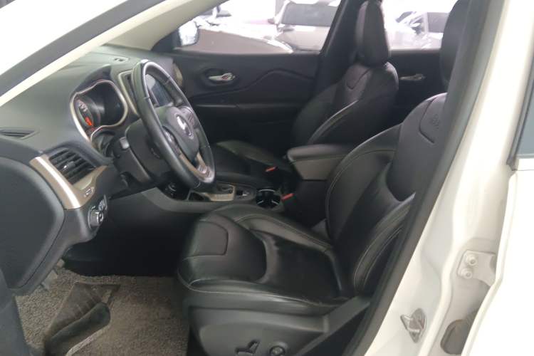 Used Jeep Cherokee 2017 2.0L Superior Edition Left Front Seat