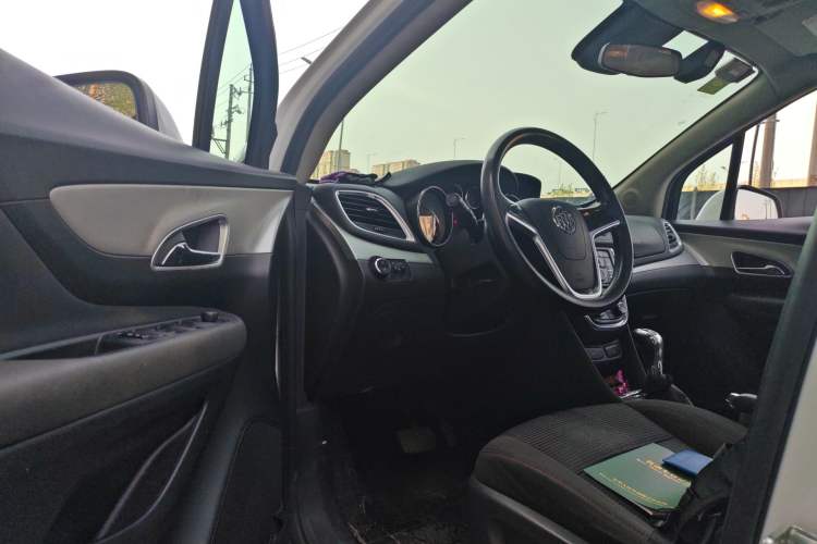 Used Buick Encore 2015 1.4T Automatic Two-Wheel Drive Urban Elite Version
