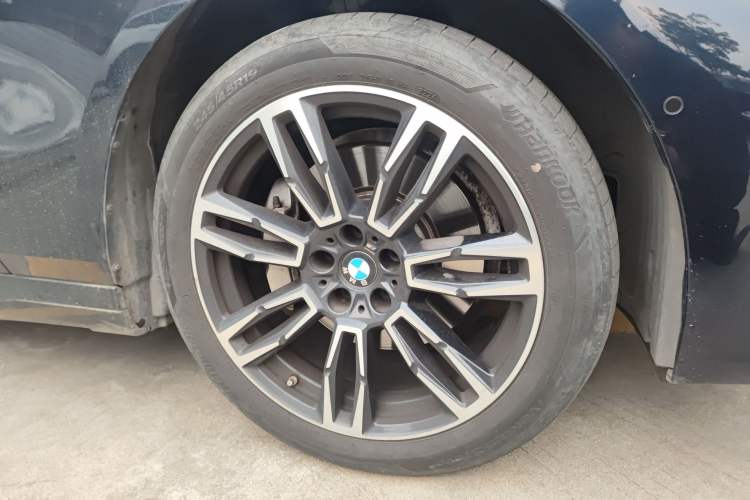 Used BMW 5 Series 2025 530Li Leading Model M Sport Package Right Front Wheel Hub