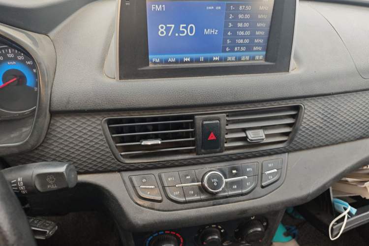 Used Dongfeng Fengon 330 2018 1.5L 330S Premium Edition DK15 Audio And AC Panel