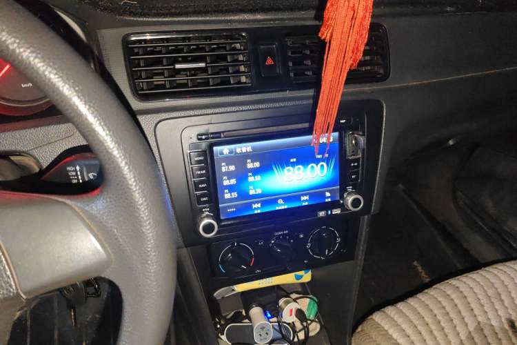 Used Volkswagen Santana 2015 1.6L Manual Fashion Edition
