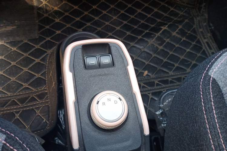 Used Chery QQ Ice Cream 2022 120km Conical Shape Lithium Iron Phosphate