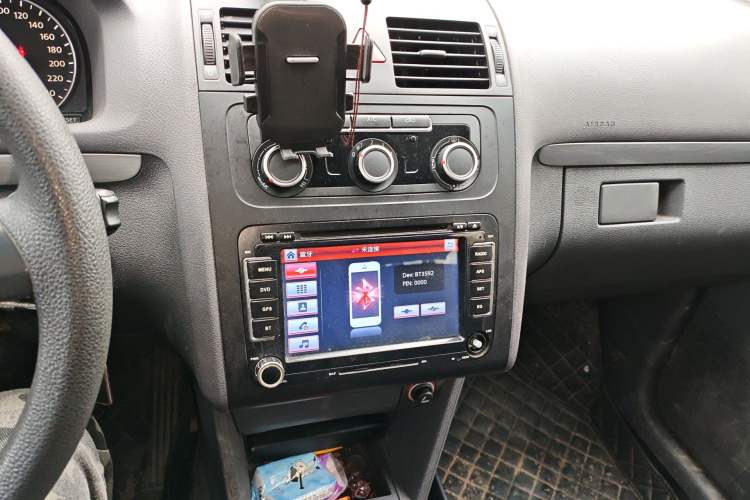 Used Volkswagen Touran 2015 1.4T Manual Fashion Edition 5-Seater Audio And AC Panel