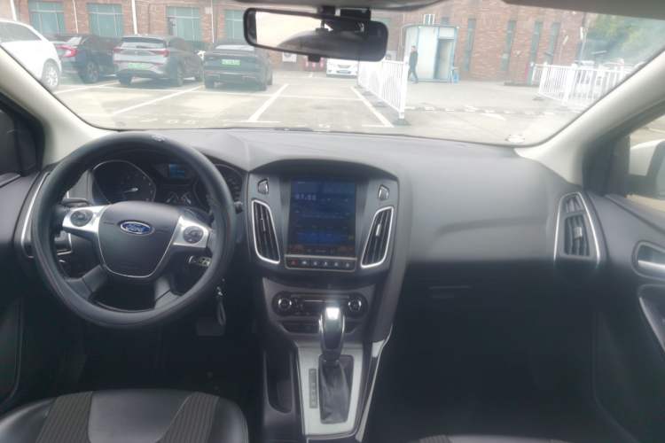 Used Ford Focus 2012 Hatchback 1.6L Automatic Fashion Edition

